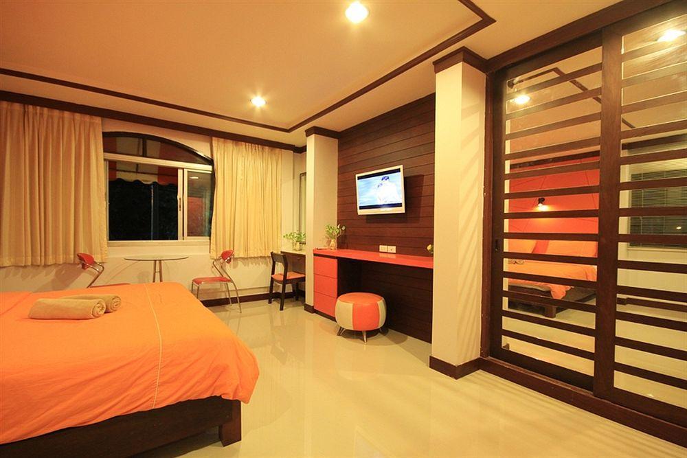 The Palm Delight Lodge Praia de Jomtien Exterior foto