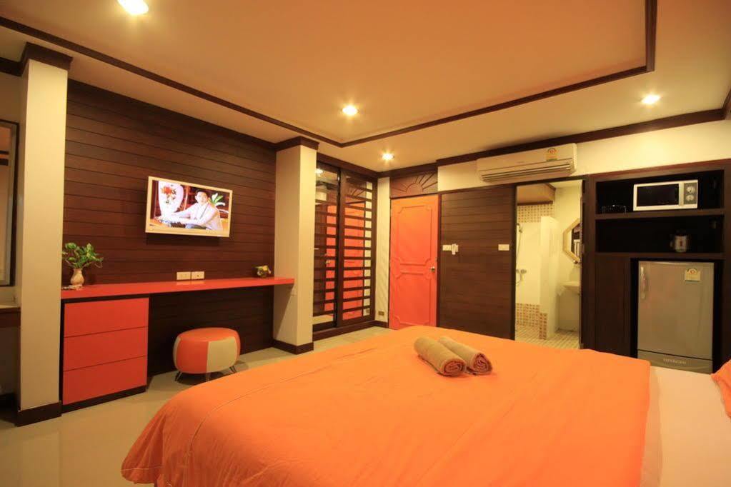 The Palm Delight Lodge Praia de Jomtien Exterior foto