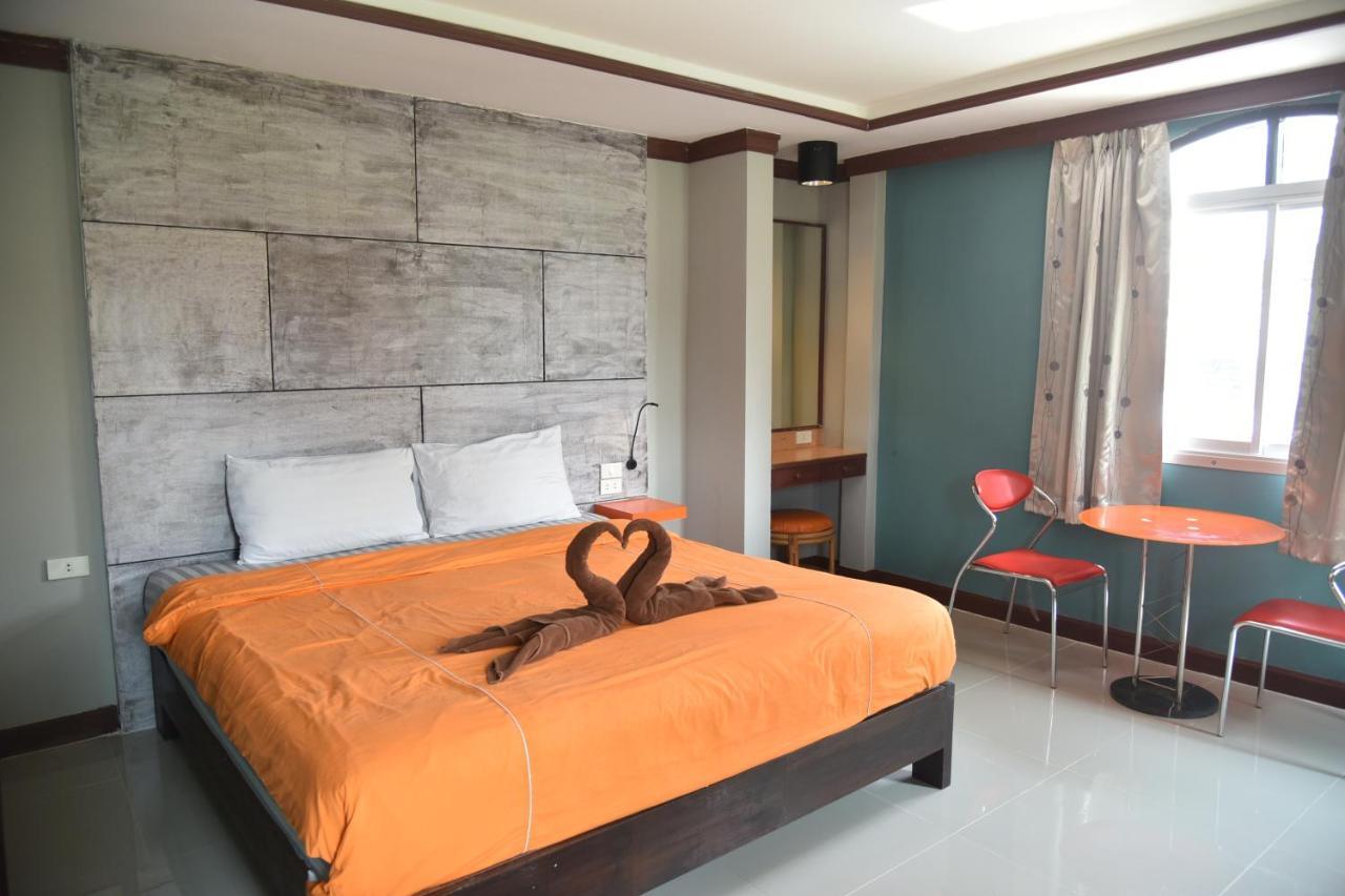 The Palm Delight Lodge Praia de Jomtien Exterior foto