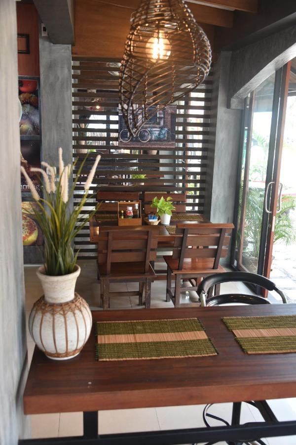 The Palm Delight Lodge Praia de Jomtien Exterior foto